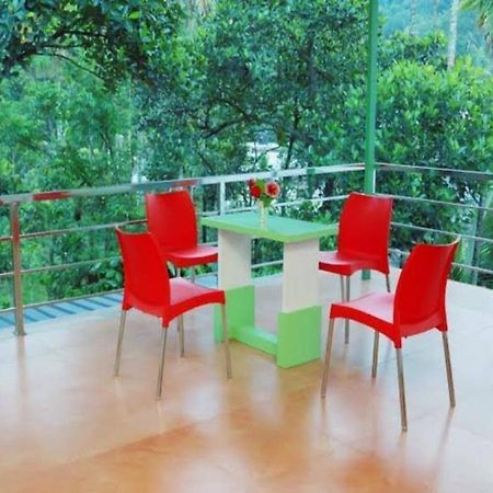 Thekkady Spice Valley Holiday Hotel テッカディ エクステリア 写真