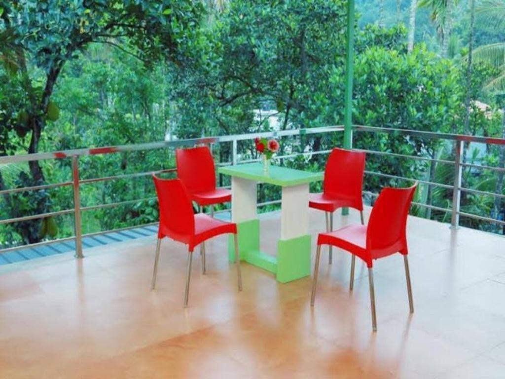 Thekkady Spice Valley Holiday Hotel テッカディ エクステリア 写真